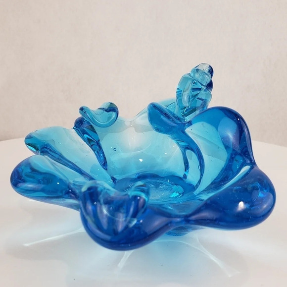 Art Glass Ashtray Blue Swirl Shell Trinket Dish Midcentury Modern Coastal - Picture 16 of 16